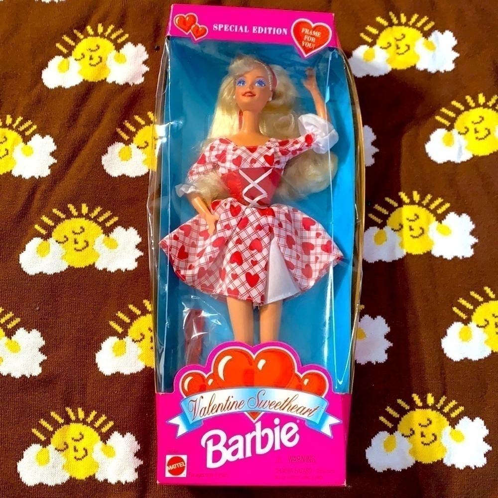Vintage 1995 Mattel Valentine’s Day sweetheart Barbie special edition blonde